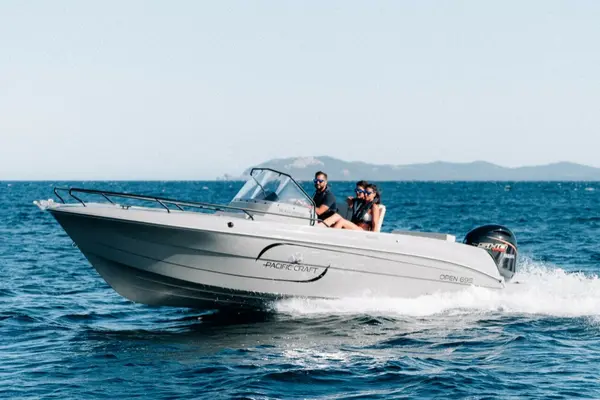 Des bateaux neufs de grande qualité